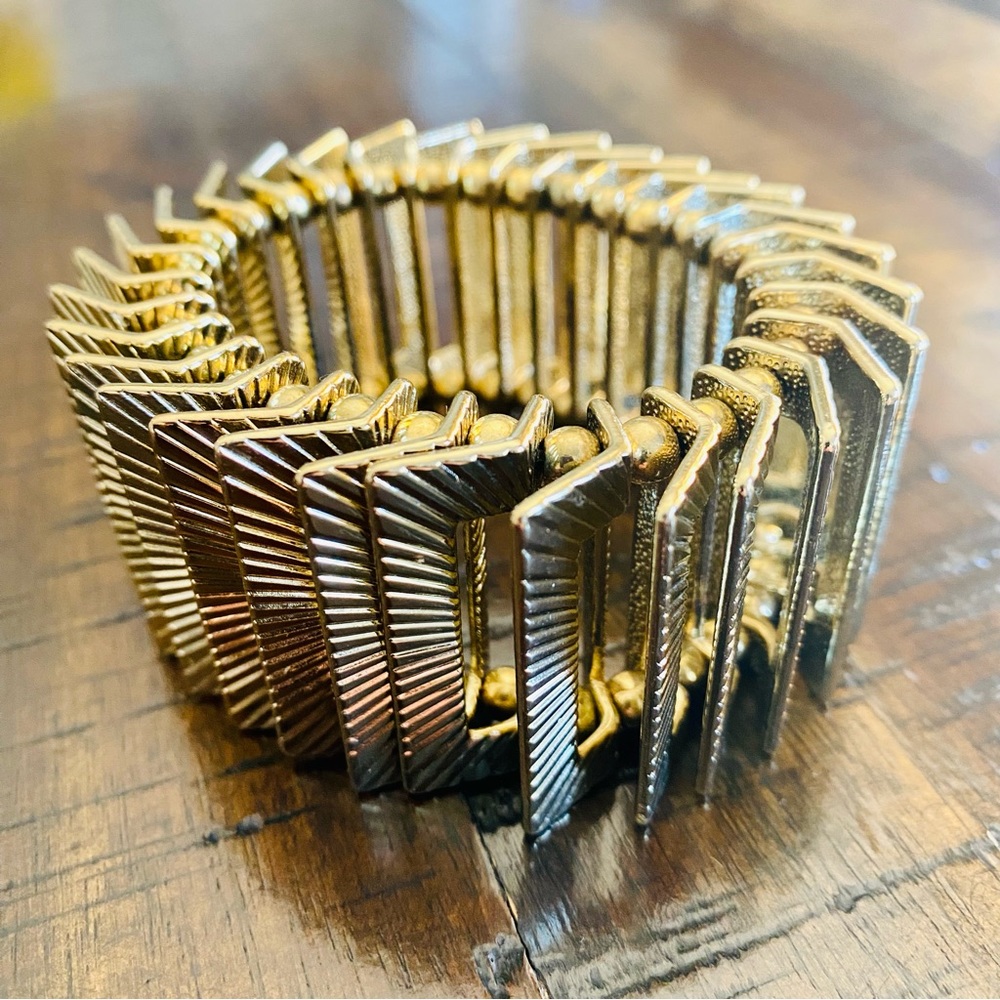 Bebe unique gold layered stretch bracelet